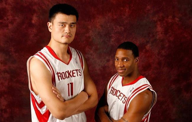 它背后包含 它背后包含