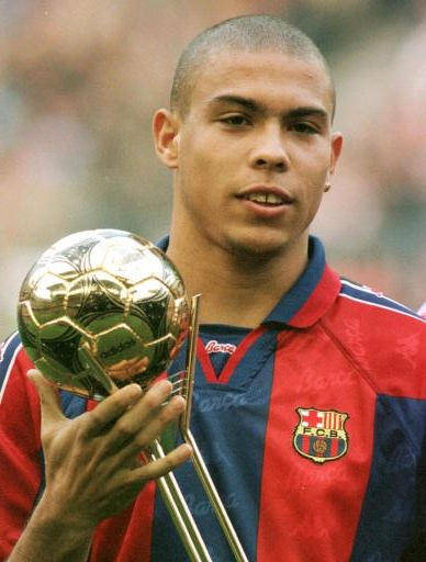 的篮球场上 的篮球场上